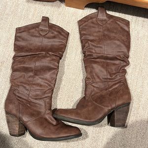 Brown size 11 wide calf boots 3’’ heal